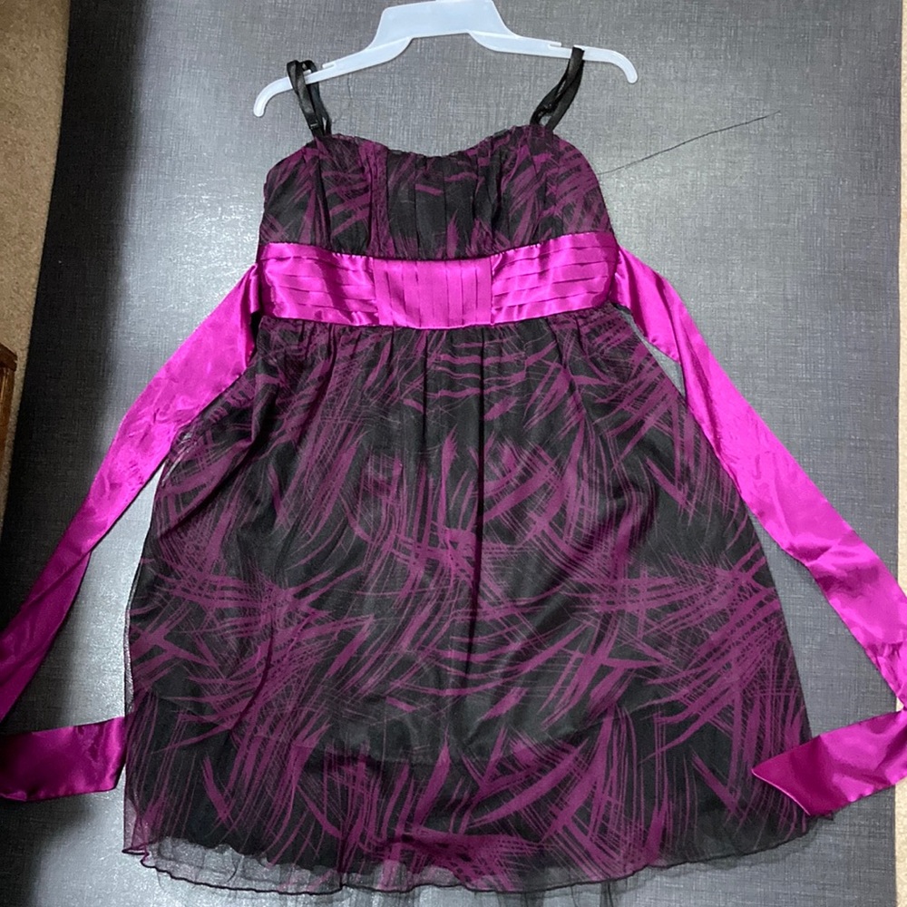 Purple cocktail dress, adjustable straps, zipper back